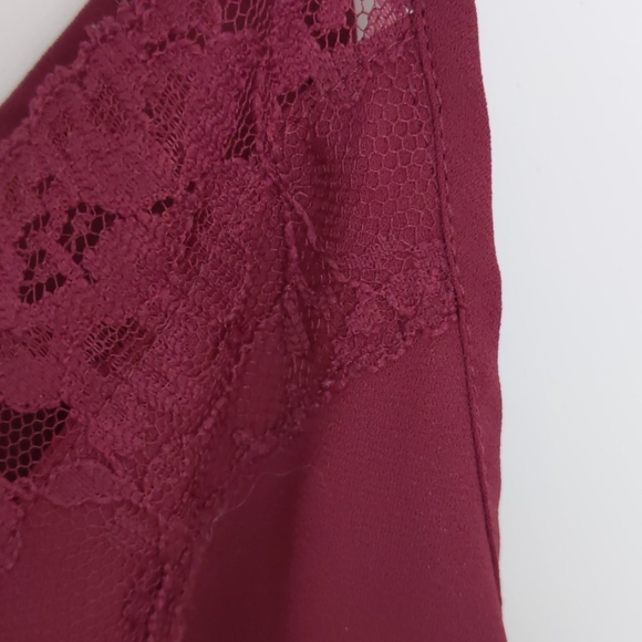 ARITZIA Babaton lace burgundy camisole tank top - Picture 4 of 7